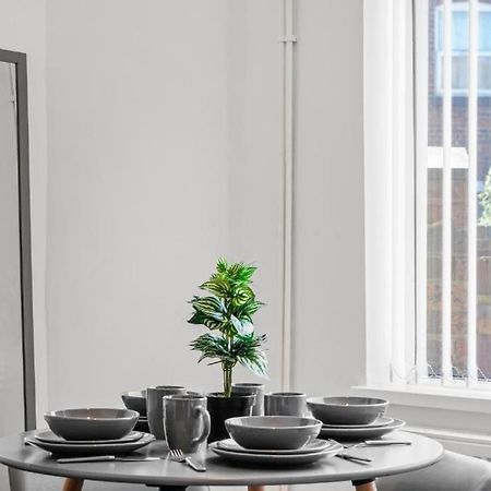 Modern Equipped 4 Bedroom House In Central Stoke-Free Parking Zewnętrze zdjęcie