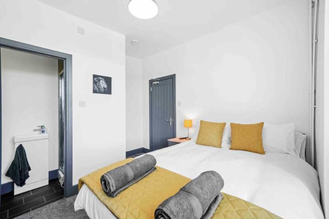 Modern Equipped 4 Bedroom House In Central Stoke-Free Parking Zewnętrze zdjęcie