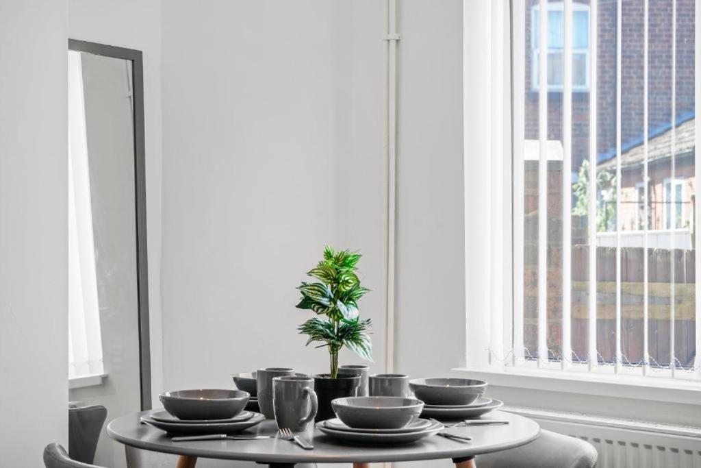 Modern Equipped 4 Bedroom House In Central Stoke-Free Parking Zewnętrze zdjęcie