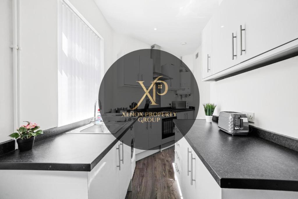 Modern Equipped 4 Bedroom House In Central Stoke-Free Parking Zewnętrze zdjęcie